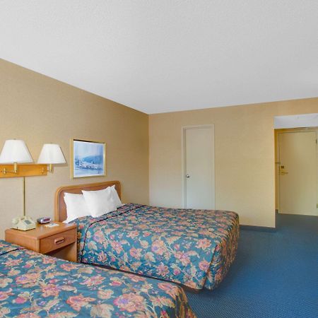 Days Inn By Wyndham Auburn/Finger Lakes Region Екстериор снимка