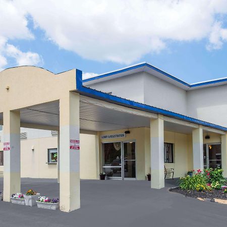 Days Inn By Wyndham Auburn/Finger Lakes Region Екстериор снимка
