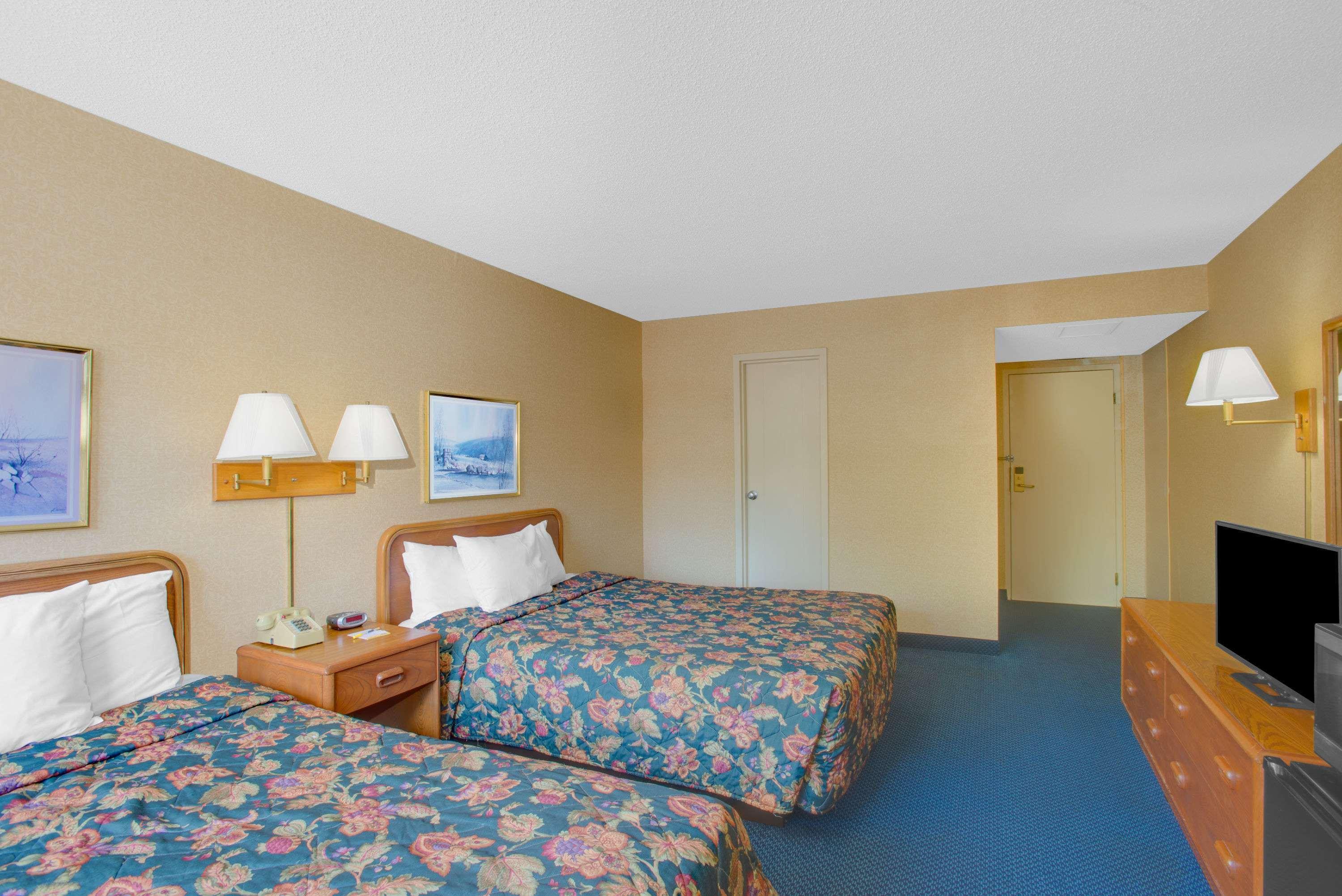 Days Inn By Wyndham Auburn/Finger Lakes Region Екстериор снимка