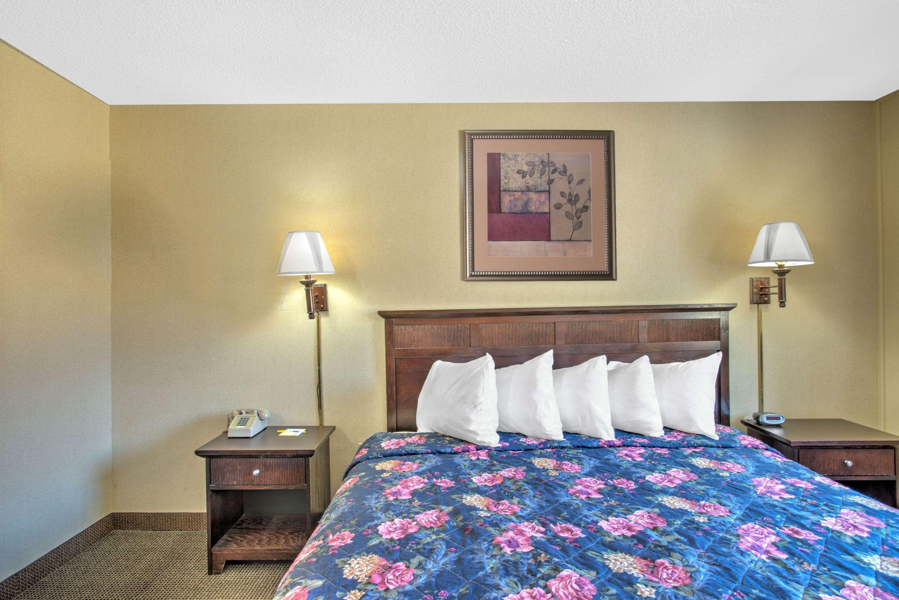 Days Inn By Wyndham Auburn/Finger Lakes Region Екстериор снимка