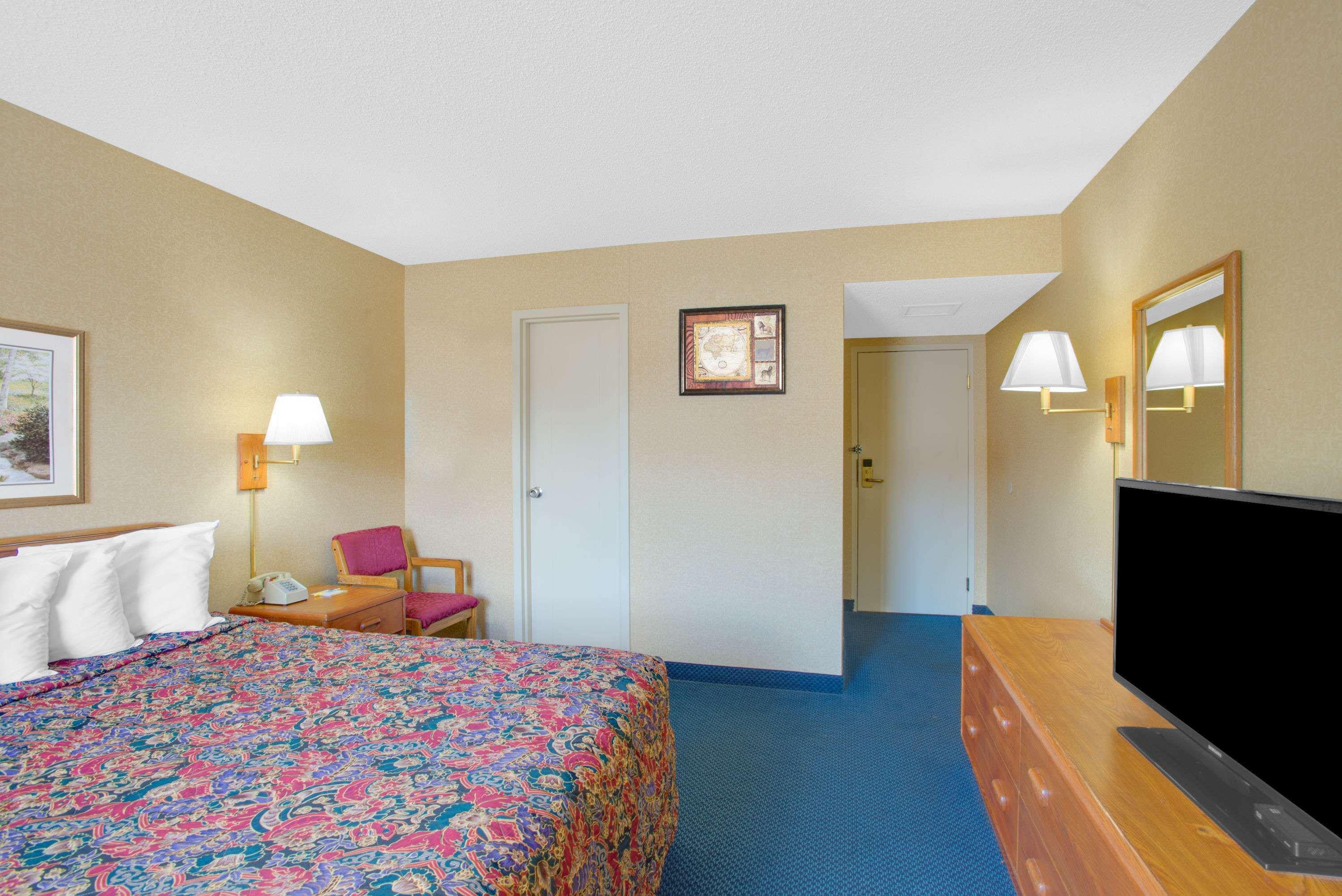 Days Inn By Wyndham Auburn/Finger Lakes Region Екстериор снимка