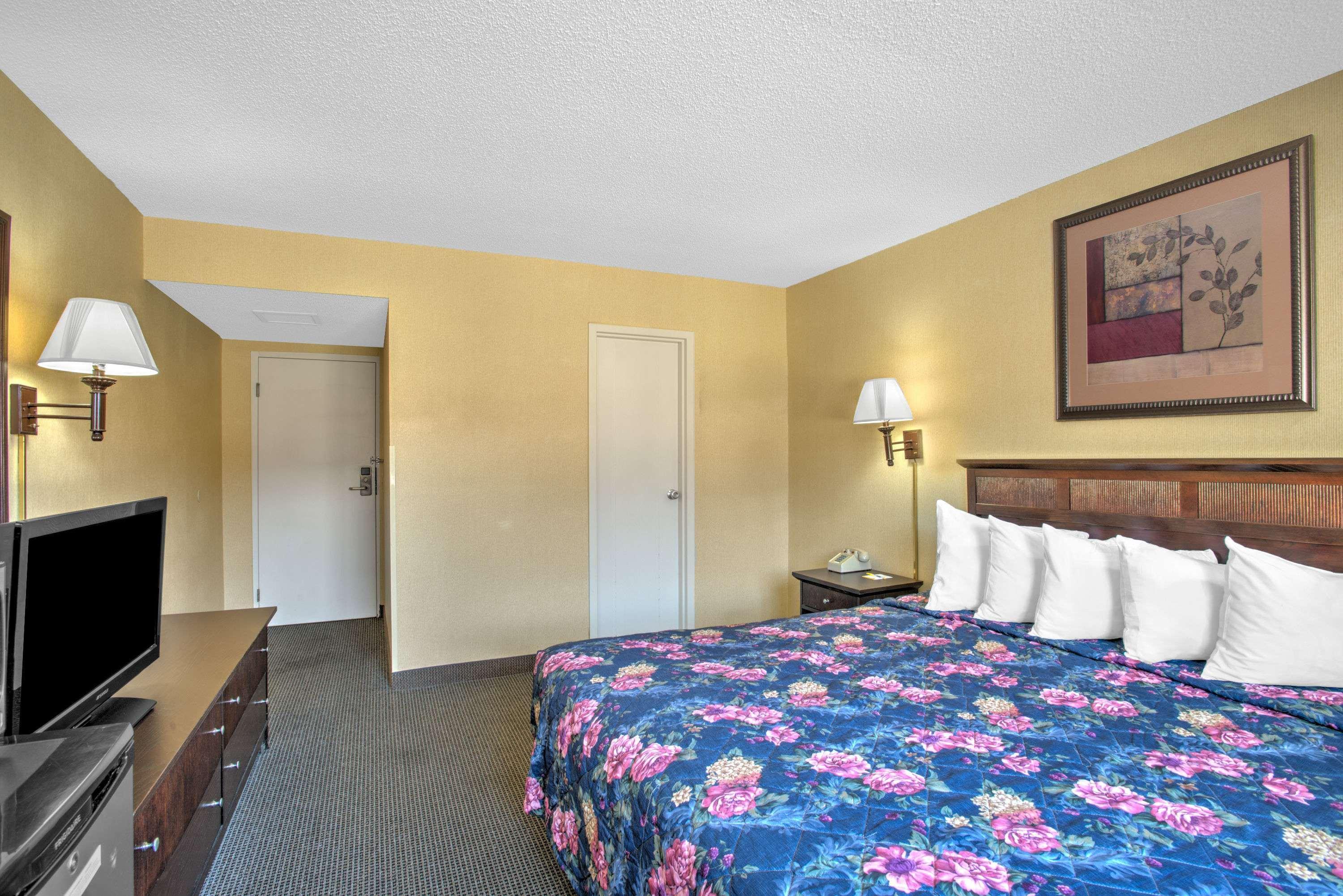 Days Inn By Wyndham Auburn/Finger Lakes Region Екстериор снимка