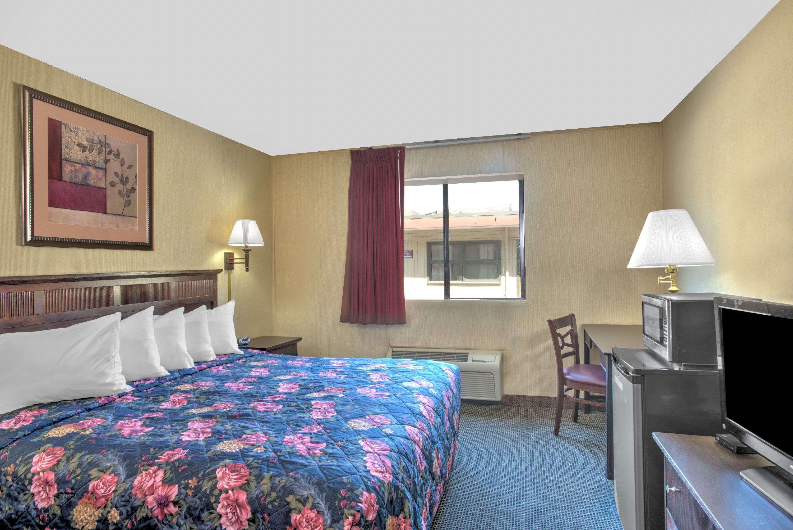 Days Inn By Wyndham Auburn/Finger Lakes Region Екстериор снимка
