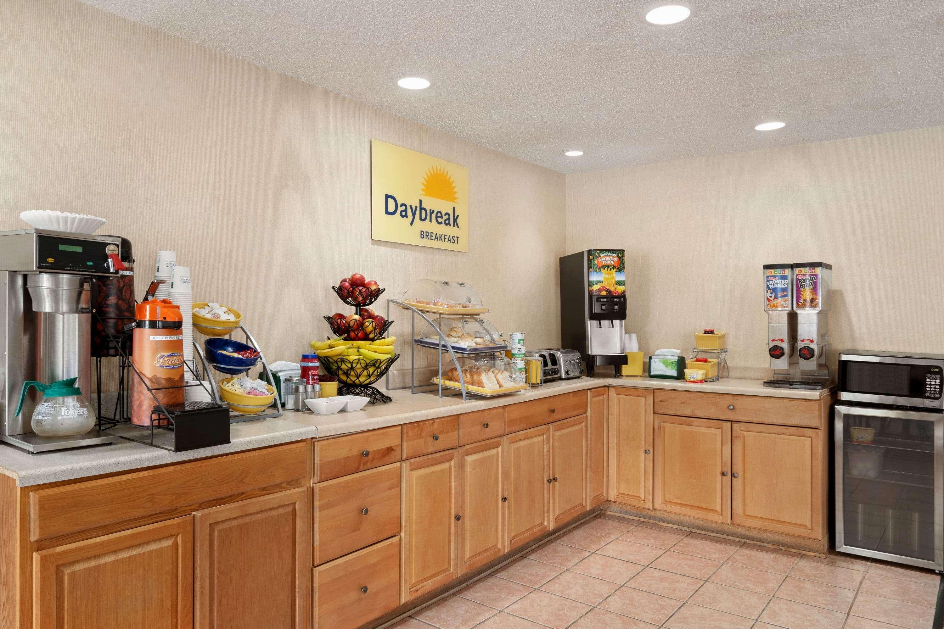 Days Inn By Wyndham Auburn/Finger Lakes Region Екстериор снимка