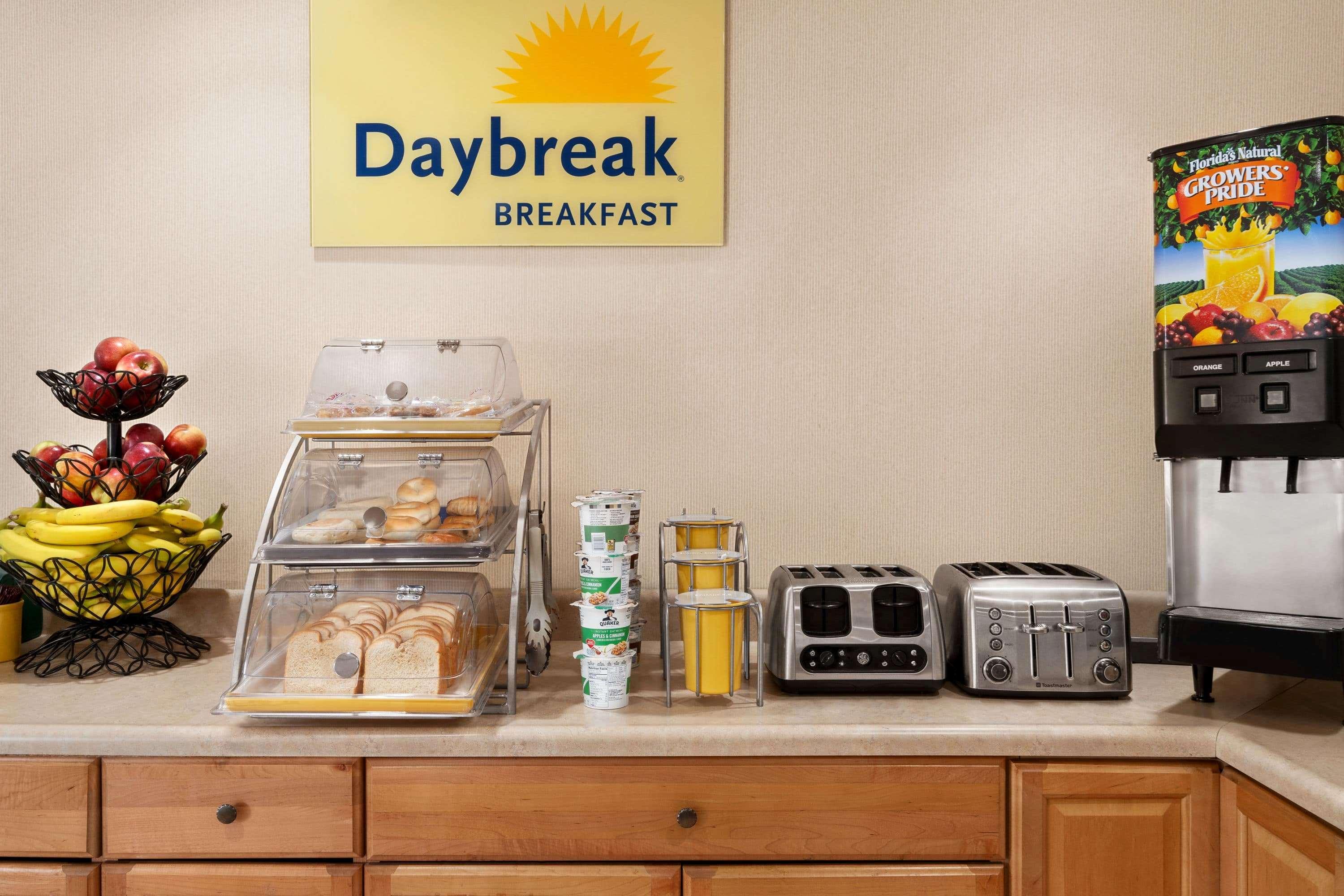 Days Inn By Wyndham Auburn/Finger Lakes Region Екстериор снимка