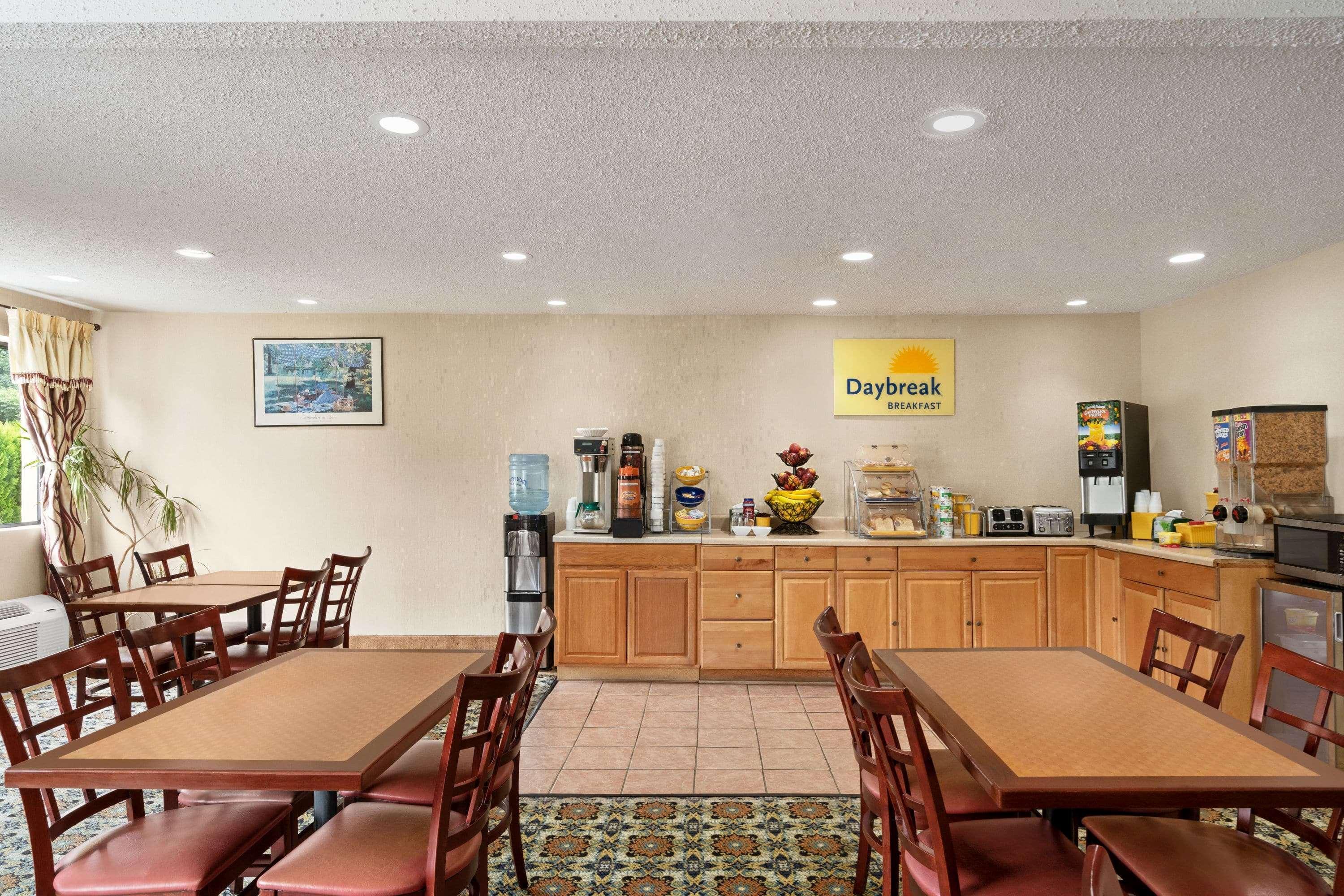 Days Inn By Wyndham Auburn/Finger Lakes Region Екстериор снимка